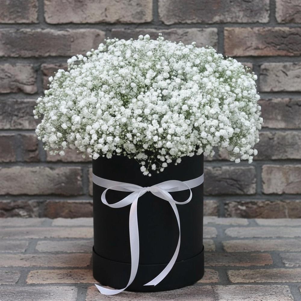 Цветочная композиция из Гипсофила в шляпной коробке в Большесидоровском