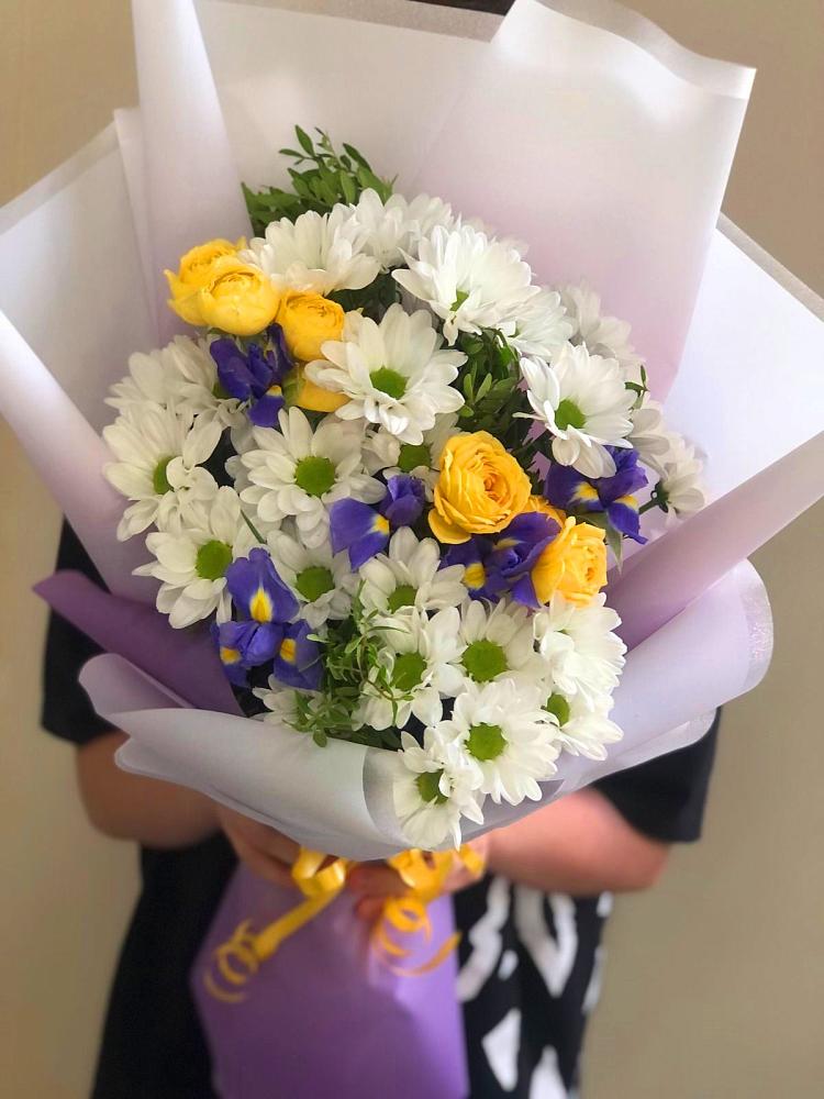 Букет цветов из: Ирисы, Хризантемы и Розы в Большесидоровском
