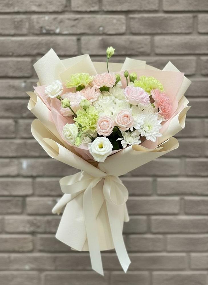 Букет цветов из: Гвоздики, Розы, Лизиантусы и Хризантемы в Большесидоровском