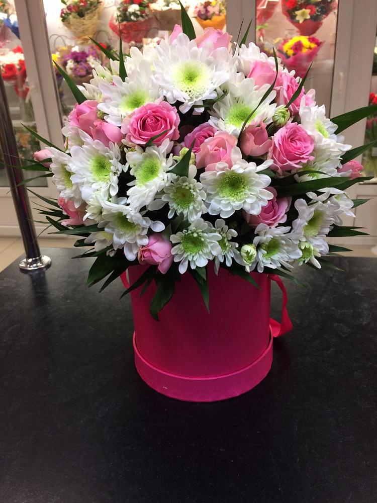 Цветочная композиция из Розы и Хризантемы в шляпной коробке в Большесидоровском