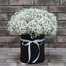 Цветочная композиция из Гипсофила в шляпной коробке в Большесидоровском